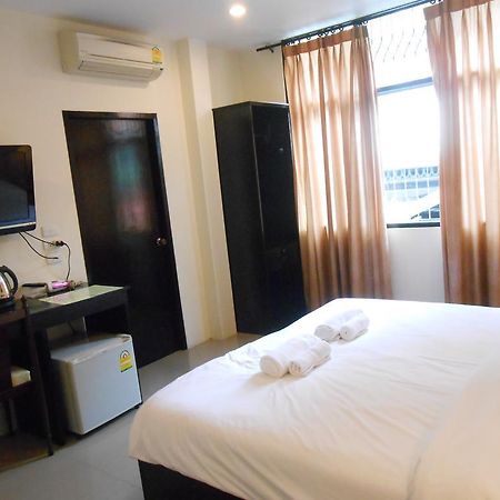 The Bang Khun Phrom Suites Banguecoque Quarto foto