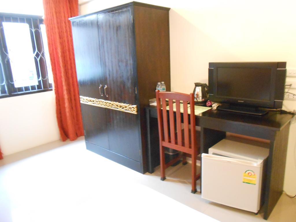 The Bang Khun Phrom Suites Banguecoque Quarto foto