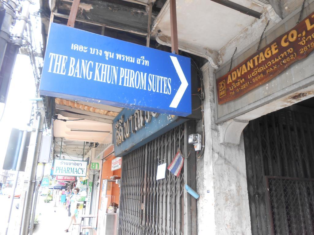 The Bang Khun Phrom Suites Banguecoque Exterior foto